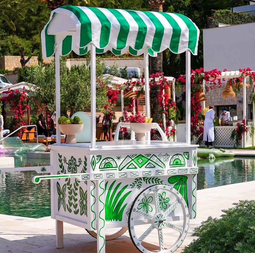 The little garden cart, by the pool